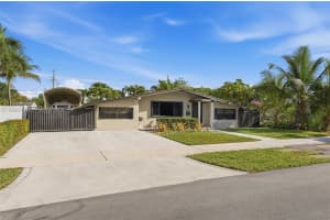 2485 Ne 214th St Miami, FL 33180 - MLS#A11983513