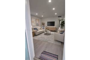 455 Golden Isles Dr 310, Hallandale Beach