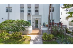 2463 Pine Tree Dr Ph Miami Beach, FL 33140 - MLS#A11983571