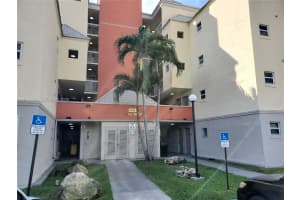 8235 Lake Dr 107 Doral, FL 33166 - MLS#A11983839