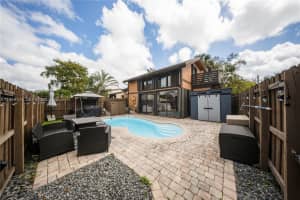 10141 Woodbury Ct, Pembroke Pines