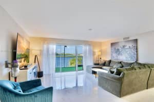 605 Ives Dairy Rd , Miami, FL 33179 - MLS#A11984160