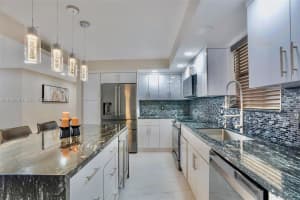 605 Ives Dairy Rd , Miami, FL 33179 - MLS#A11984160