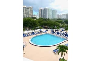 3701 N Country Club Dr 504, Aventura