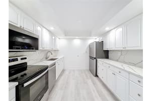 1000 Parkview Dr 121 Hallandale Beach, FL 33009 - MLS#A11984273