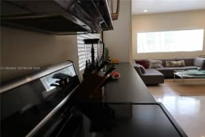 929 Michigan Ave APT 3, Miami Beach, FL 33139, - MLS#A11984483