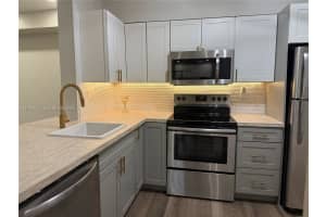 3001 N Oakland Forest Dr 104 Oakland Park, FL 33309 - MLS#A11984517