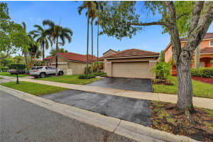 930 Bluewood Ter Weston, FL 33327 - MLS#A11984541