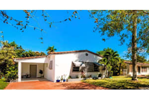 913 Ne 4th St, Hallandale Beach