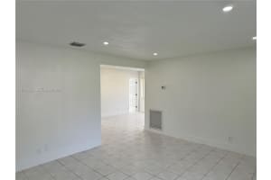 2400 N 57th Way Hollywood, FL 33021 - MLS#A11984652