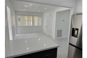 2400 N 57th Way Hollywood, FL 33021 - MLS#A11984652