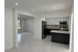 2400 N 57th Way Hollywood, FL 33021 - MLS#A11984652