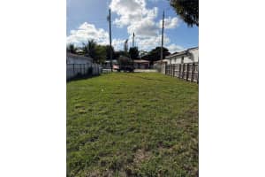 231 Nw 62nd Ave Miami, FL 33126 - MLS#A11984675
