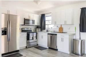 1200 Nw 18th Ct 1200 Fort Lauderdale, FL 33311 - MLS#A11984683