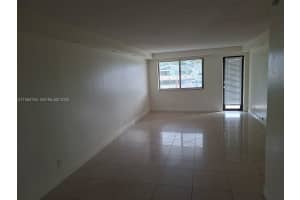 301 Golden Isles Dr 110 Hallandale Beach, FL 33009 - MLS#A11984749