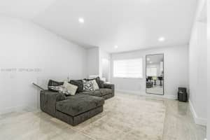 8027 Lake Dr 204 Doral, FL 33166 - MLS#A11984771