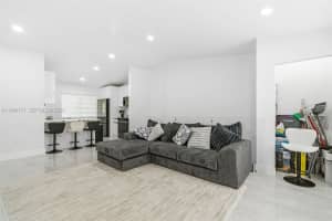 8027 Lake Dr 204 Doral, FL 33166 - MLS#A11984771