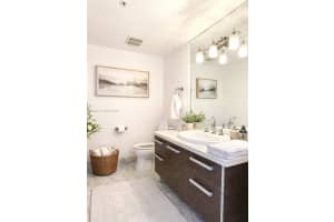 253 Ne 2nd St 433 Miami, FL 33132 - MLS#A11984779