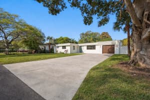 10910 9th Court, Biscayne Park, FL 33161 - MLS#A11984805