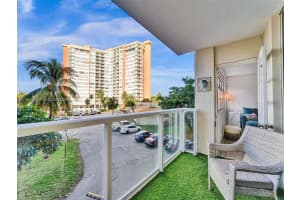 1351 Ne Miami Gardens Dr 203e, Miami