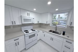 9365 Fontainebleau Blvd , Miami, FL 33172 - MLS#A11984899