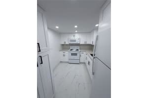 9365 Fontainebleau Blvd , Miami, FL 33172 - MLS#A11984899