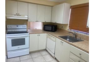 8600 Sw 109th Ave 4-220, Miami