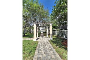 6841 N Lakeside Cir N 109-1 Davie, FL 33314 - MLS#A11985547