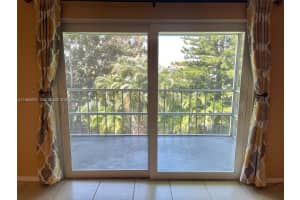 1000 Hillcrest Ct , Hollywood, FL 33021 - MLS#A11985691