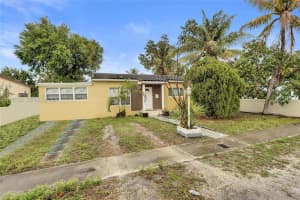1675 Ne 160th St, North Miami Beach