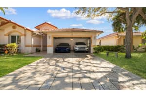 16898 Crestview Ln Weston, FL 33326 - MLS#A11985825