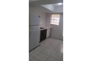 11840 Ne 19th Dr 27, North Miami