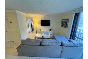 2625 Collins Ave APT 320, Miami Beach, FL 33140, - MLS#A11985932