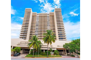 2555 Collins Ave APT 2002, Miami Beach, FL 33140, - MLS#A11985937