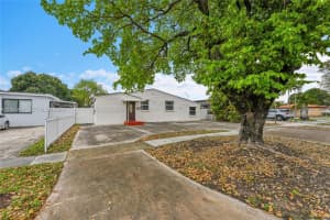 210 E 59th St Hialeah, FL 33013 - MLS#A11985991