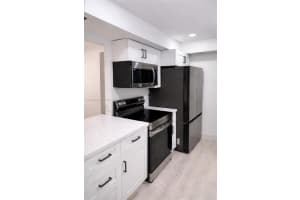 220 Lakeview Dr 102 Weston, FL 33326 - MLS#A11986209