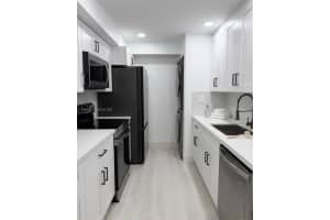 220 Lakeview Dr 102 Weston, FL 33326 - MLS#A11986209