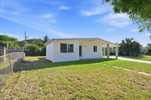1400 Ne 43rd Ct 1400 Pompano Beach, FL 33064 - MLS#A11986265