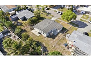 1400 Ne 43rd Ct 1400 Pompano Beach, FL 33064 - MLS#A11986265