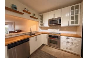 511 Ives Dairy Rd 301-6 Miami, FL 33179 - MLS#A11986321