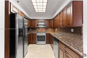 3600 Mystic Pointe Dr 310, Aventura