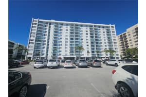 2841 Ne 163rd St 914 North Miami Beach, FL 33160 - MLS#A11986726