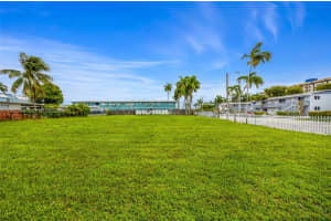 895 Nw 45th Ave Miami, FL 33126 - MLS#A11987085