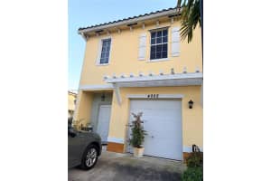4002 Nw 11th Dr, Plantation