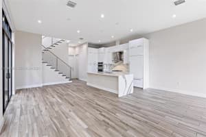 8225 NW 43rd St, Miami, FL 33166, - MLS#A11987354