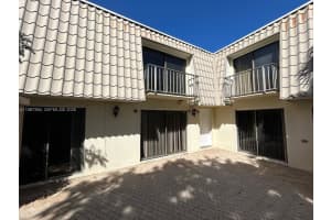 1700 Embassy Dr 204, West Palm Beach