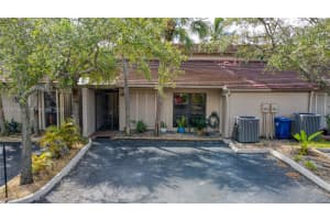 8352 Dundee Ter Miami Lakes, FL 33016 - MLS#A11987485