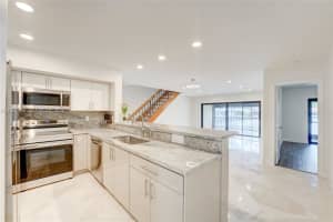 8352 Dundee Ter Miami Lakes, FL 33016 - MLS#A11987485