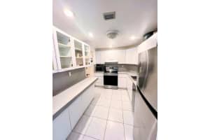 300 Bayview Dr , Sunny Isles Beach, FL 33160 - MLS#A11987537