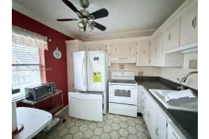 2841 Somerset Dr , Lauderdale Lakes, FL 33311 - MLS#A11987848